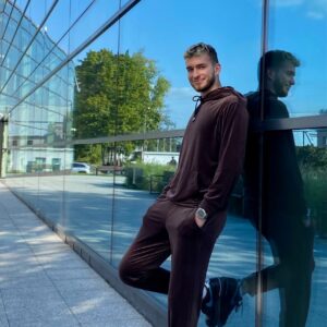 KOMPLET DRESOWY MĘSKI WELUROWY Z KAPTUREM BRĄZOWY